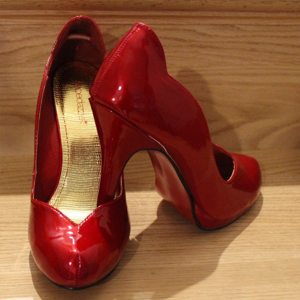 Shoe Dazzle shoe, color red,size 9